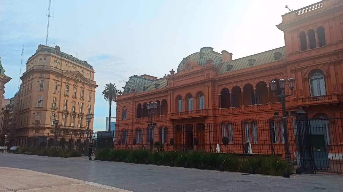 Foto da Casa Rosada (sede da presidência argentina), na Plaza de Mayo em Buenos Aires.